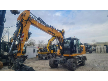 Escavatore gommato LIEBHERR