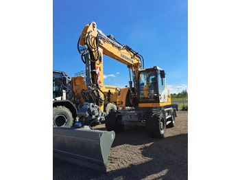 Escavatore gommato LIEBHERR A 918