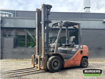 Carrello elevatore diesel TOYOTA FDF 25
