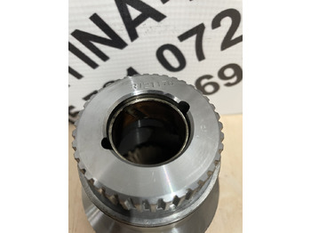 Frizione e ricambi per Macchina agricola John Deere 6300 6100 6200 6400 - wał sprzęgła RE61245: foto 2