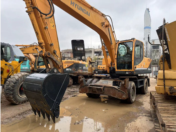 Escavatore gommato HYUNDAI R210W-9: foto 2