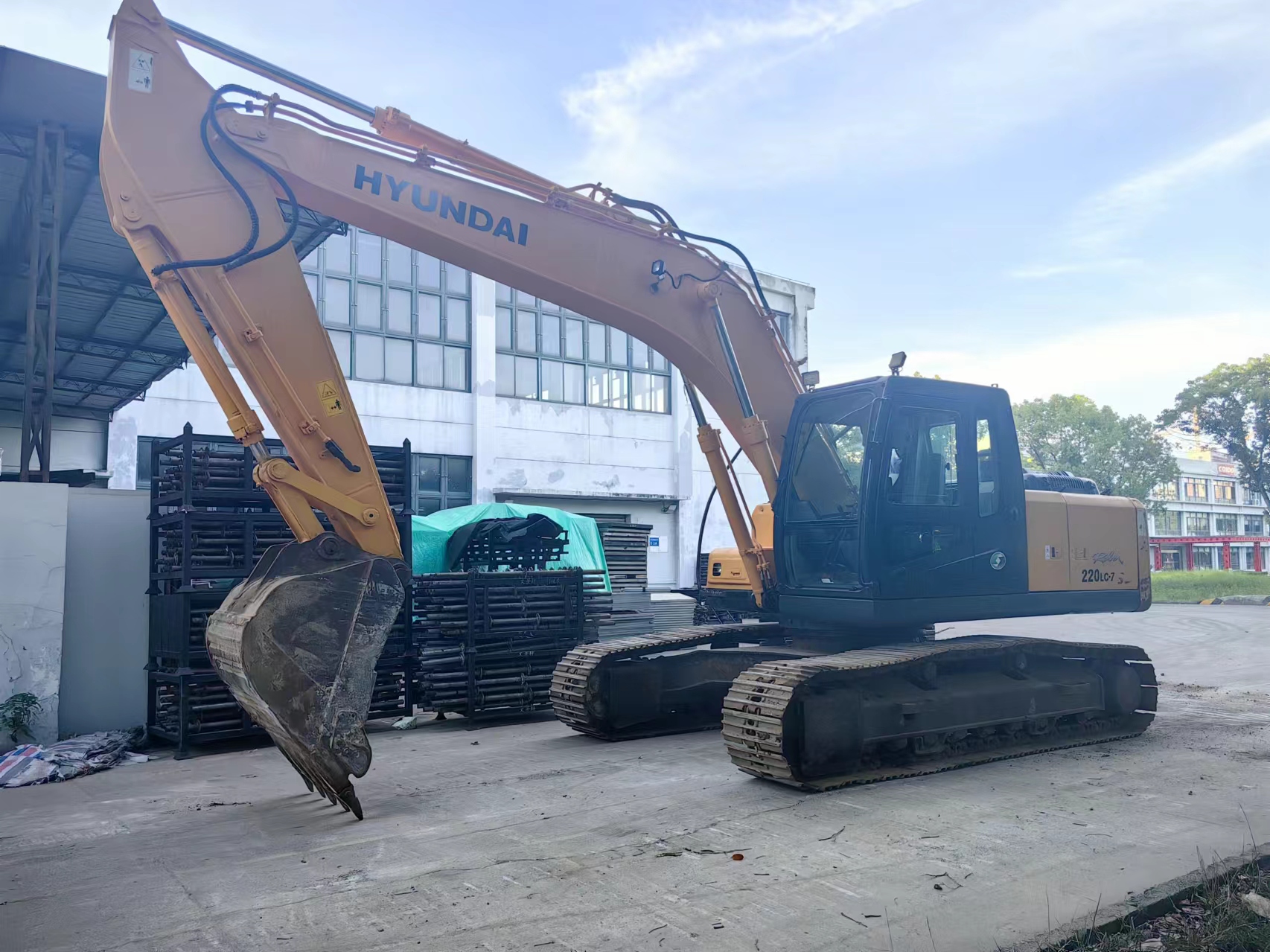 Escavatore HYUNDAI