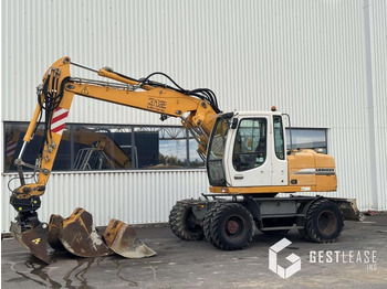 Escavatore gommato LIEBHERR