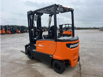 Carrello elevatore elettrico Doosan B35X-7 PLUS: foto 2 Carrello elevatore elettrico Doosan B35X-7 PLUS: foto 2
