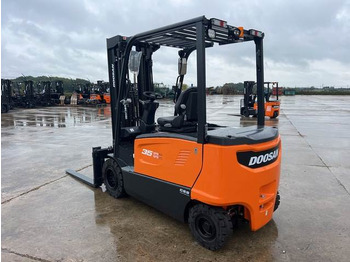 Leasing di  Doosan B35X-7 PLUS Doosan B35X-7 PLUS: foto 2