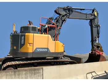 Escavatore VOLVO ECR235
