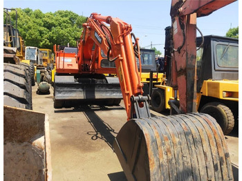 Escavatore gommato DOOSAN