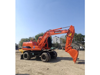 Escavatore gommato DOOSAN DH150W