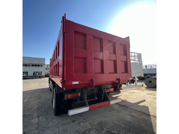 Autocarro ribaltabile Sinotruk HOWO 371 8*4 Dump truck: foto 2