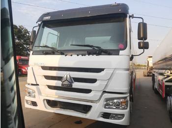 Camion cisterna SINOTRUK HOWO