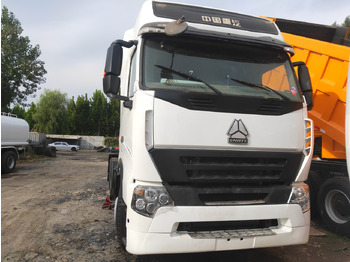 Trattore stradale SINOTRUK HOWO