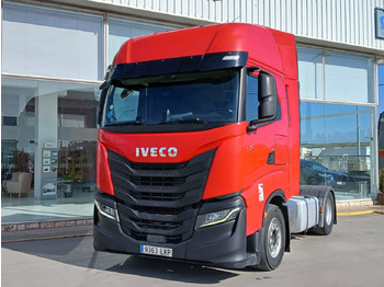 Trattore stradale IVECO