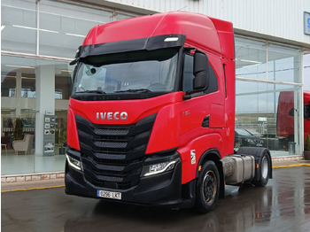 Trattore stradale IVECO