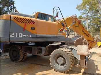 Escavatore gommato HYUNDAI R210