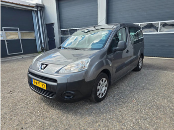 Autovettura PEUGEOT