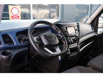 Foto d'interni 1: Furgone chiuso Iveco Daily 35S18HV 3.0 35 L2 H2 AUT/ LED/ CAMERA/ 3.5T/ CRUISE/ CLIMA/ TREKHAAK