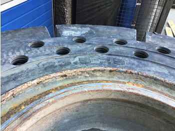 Cerchi e pneumatici LIEBHERR