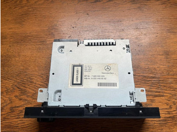 Cabina e interni per Camion Mercedes-Benz Actros MP4 TCC Low Radio A0004466562: foto 3