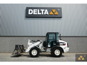 Pala gommata CATERPILLAR 906M