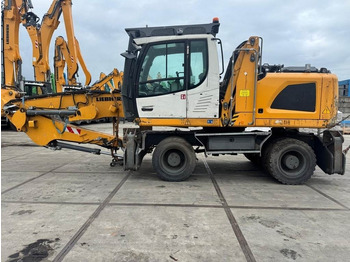 Escavatore per movimentazione LIEBHERR LH 22 M