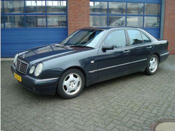 Autovettura Mercedes- Benz E 290 DIESEL MANUAL GEARBOX: foto 1