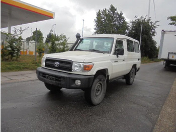 Autovettura TOYOTA Land Cruiser