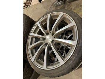 Cerchi e pneumatici PIRELLI