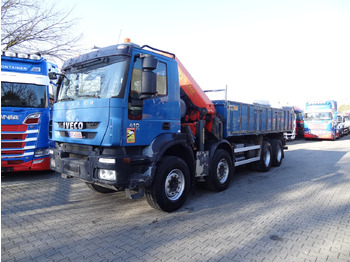 Camion con gru IVECO Trakker