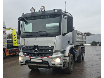 Autocarro ribaltabile MERCEDES-BENZ Arocs 2643