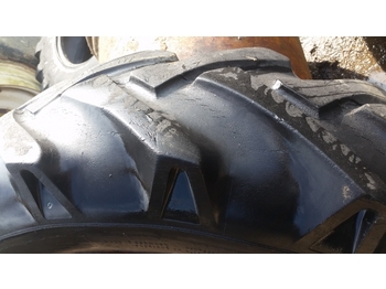 Ruota completa per Trattore Ford 4000 Rear Wheel And Tyre 12.4/11-32. Please Check By Description: foto 3