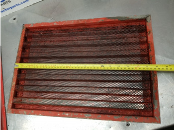Griglia radiatore Massey Ferguson 2640, 2720, 2645, 2685, 2725 Side Grille, Grill Panel 3381044m91: foto 5 Griglia radiatore Massey Ferguson 2640, 2720, 2645, 2685, 2725 Side Grille, Grill Panel 3381044m91: foto 5