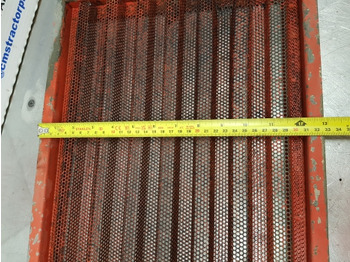 Griglia radiatore Massey Ferguson 2640, 2720, 2645, 2685, 2725 Side Grille, Grill Panel 3381044m91: foto 4 Griglia radiatore Massey Ferguson 2640, 2720, 2645, 2685, 2725 Side Grille, Grill Panel 3381044m91: foto 4