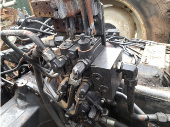 Idraulica Valtra 6400 Hydraulic Auxiliary Valve Unit Assy: foto 3