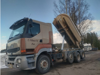 Camion cisterna SISU