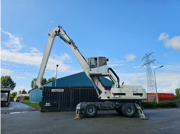 Escavatore per movimentazione TEREX