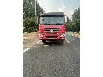 Autocarro ribaltabile SINOTRUK HOWO