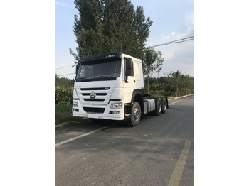 Trattore stradale SINOTRUK HOWO