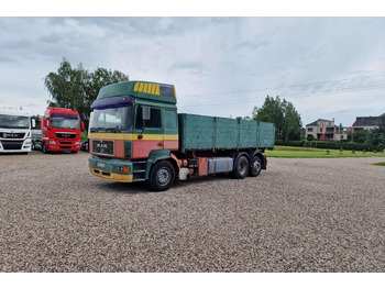 Autocarro ribaltabile MAN 26.403