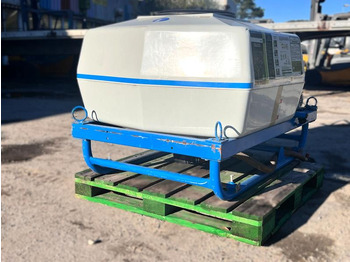 Polverizzatore portato BLANCHARD CUVE D'ARROSAGE PULVERISATEUR AVEC POMPE ELECTRIQUE SUR BERCE (NET DE TVA): foto 5 Polverizzatore portato BLANCHARD CUVE D'ARROSAGE PULVERISATEUR AVEC POMPE ELECTRIQUE SUR BERCE (NET DE TVA): foto 5