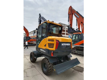 Escavatore gommato HYUNDAI