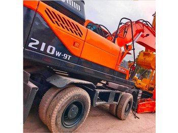 Escavatore gommato Hyundai 210 W-9: foto 4