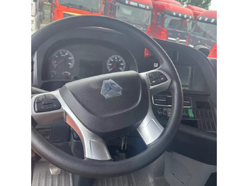 Trattore stradale SINOTRUK