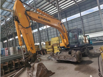 Escavatore gommato HYUNDAI