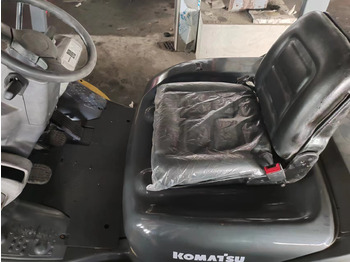 Carrello elevatore diesel KOMATSU FD30: foto 3