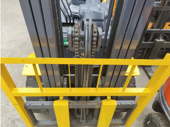 Carrello elevatore diesel KOMATSU FD30: foto 5