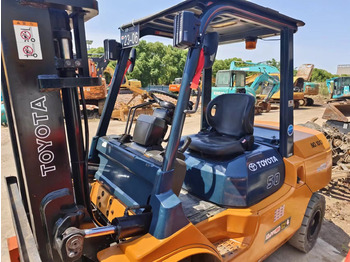 Carrello elevatore diesel TOYOTA FD50: foto 4 Carrello elevatore diesel TOYOTA FD50: foto 4