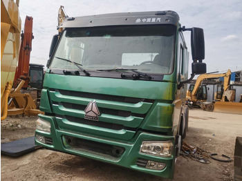 Trattore stradale HOWO truck: foto 2