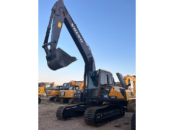 Escavatore cingolato VOLVO EC210