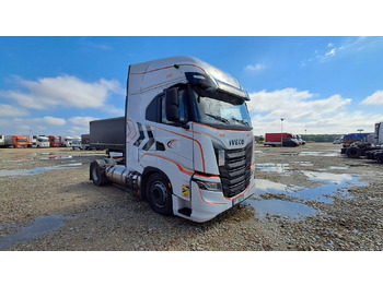 Trattore stradale IVECO