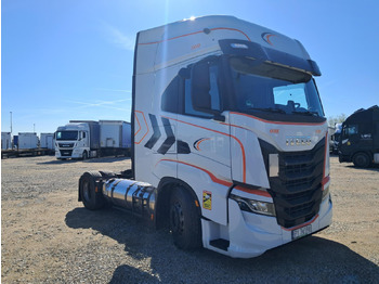 Trattore stradale IVECO